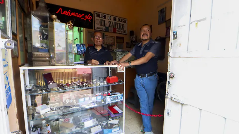 COMERCIOS ANTIGUOS BARRIO DE LA CRUZ_LA MIRADA_HA